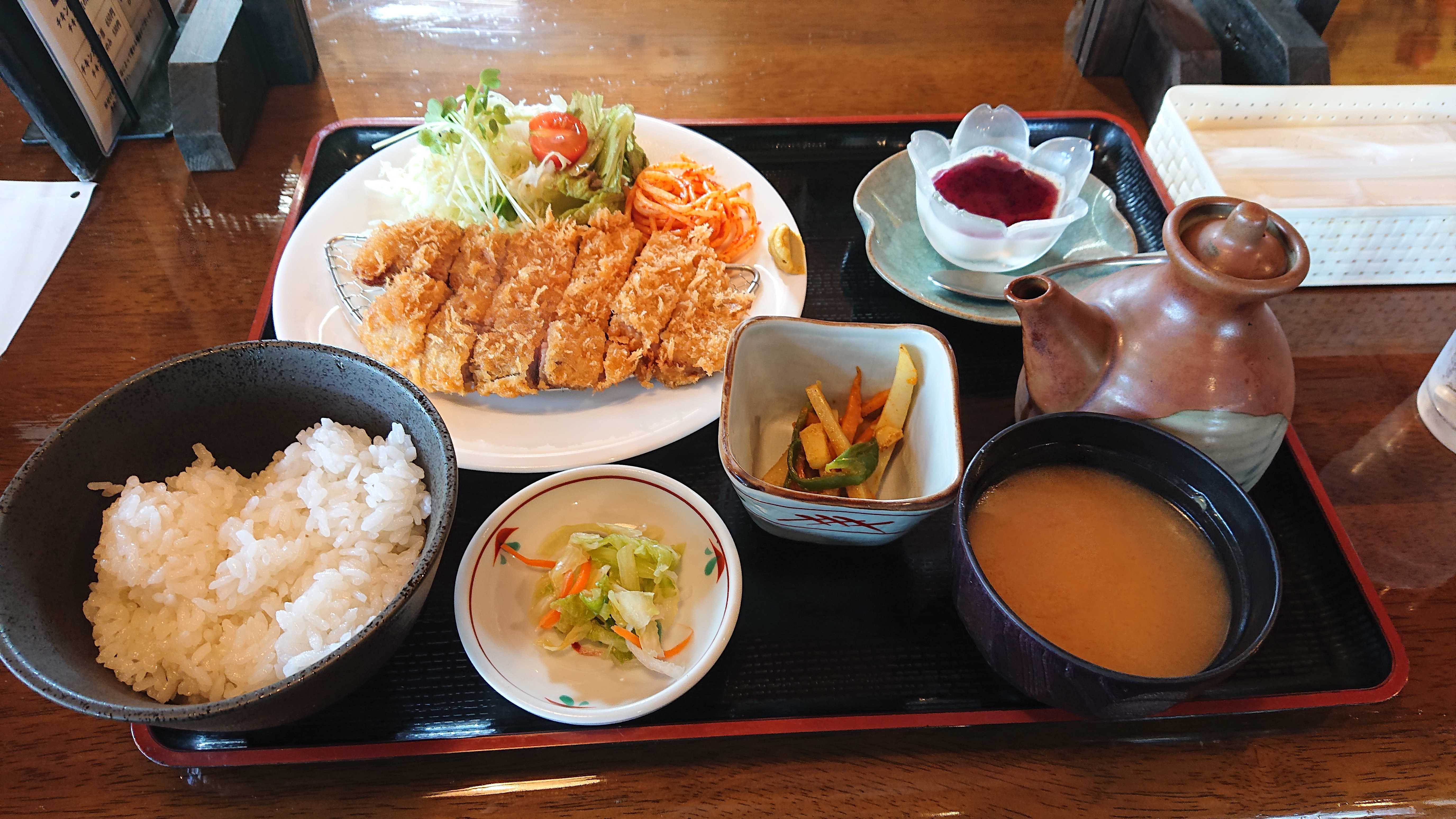ロースカツランチ