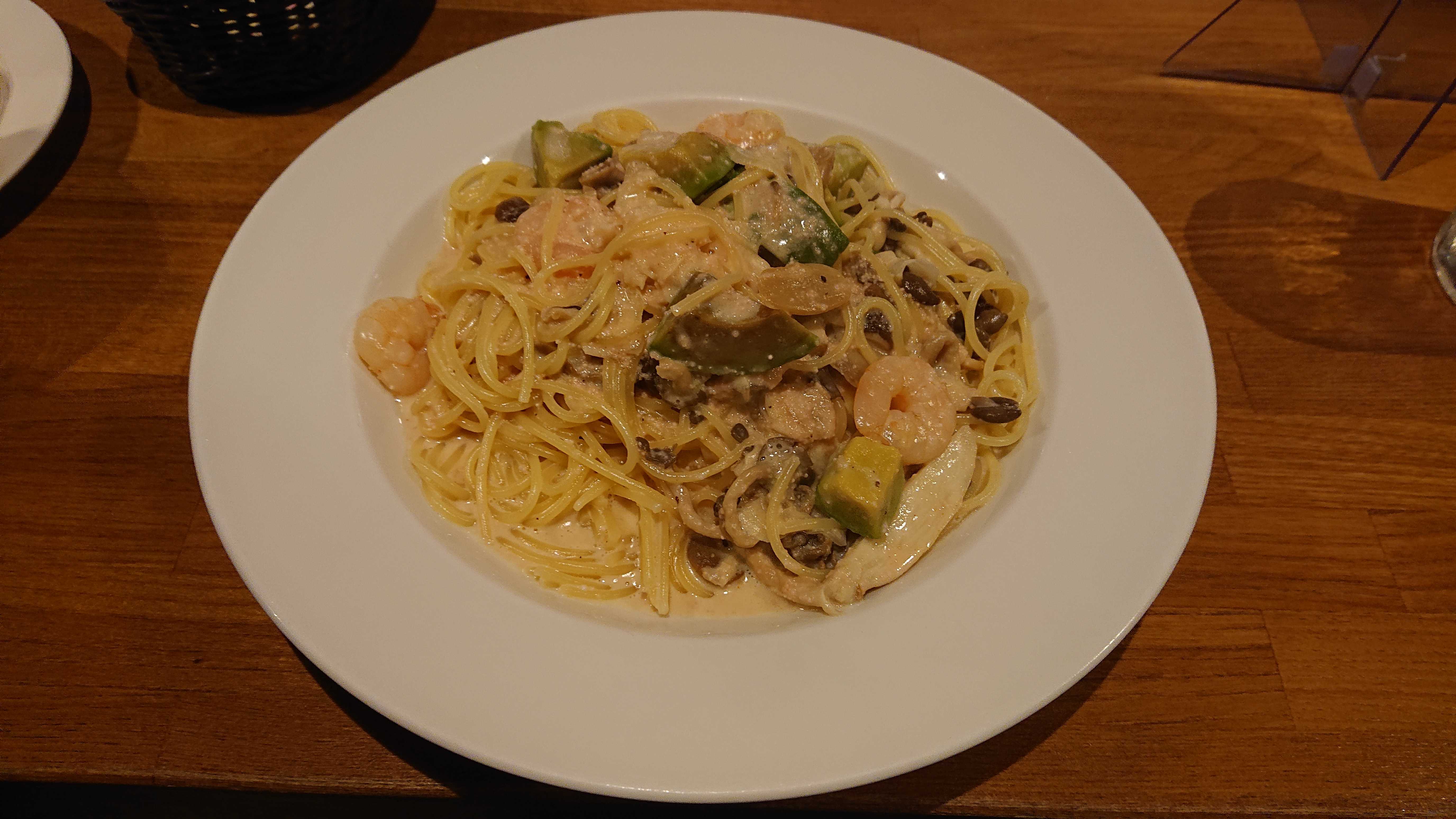 海老・アボカド・明太子のクリームソース