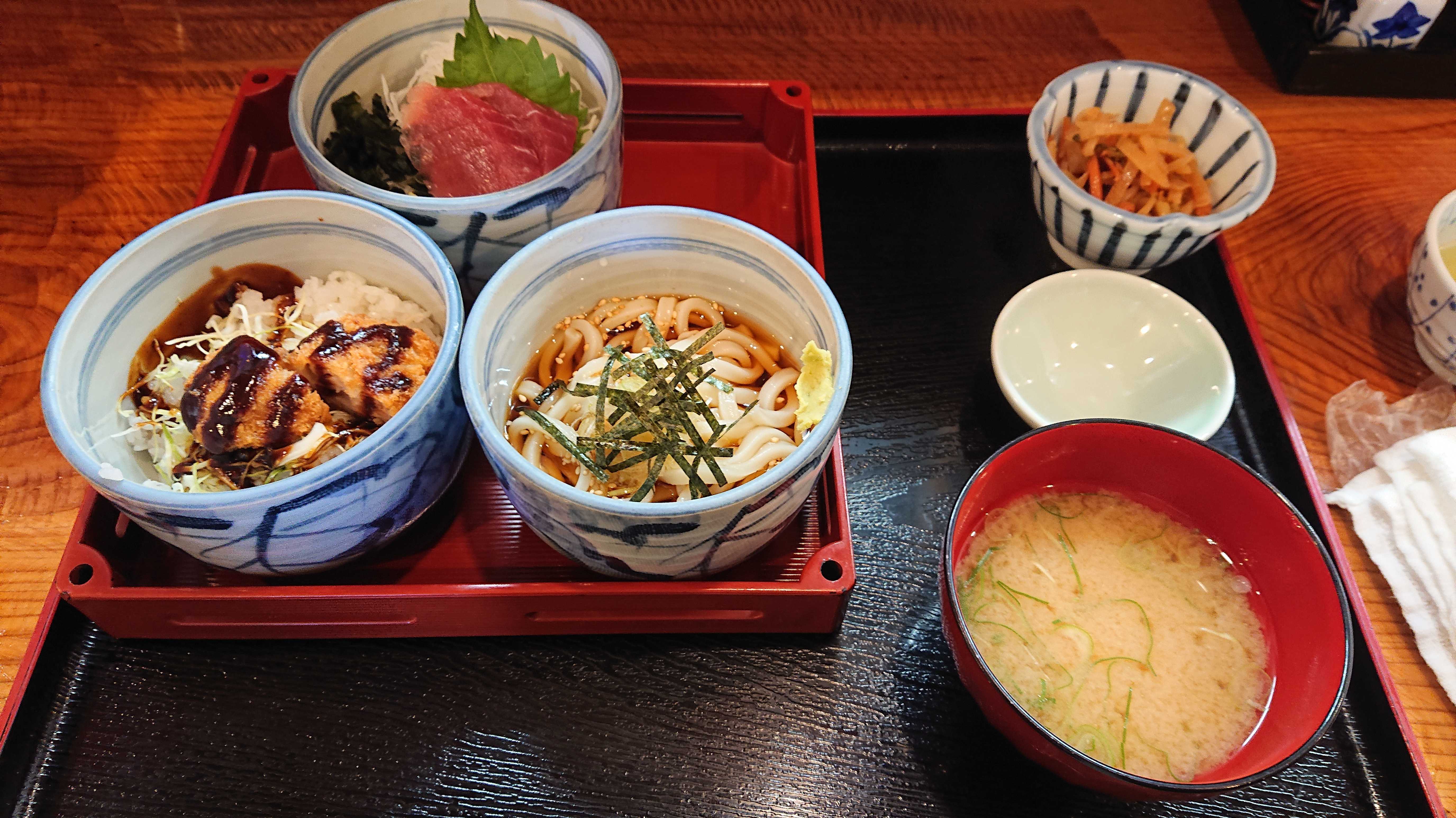 三色丼定食（マグロ丼・味噌チキンカツ丼・かけうどん）