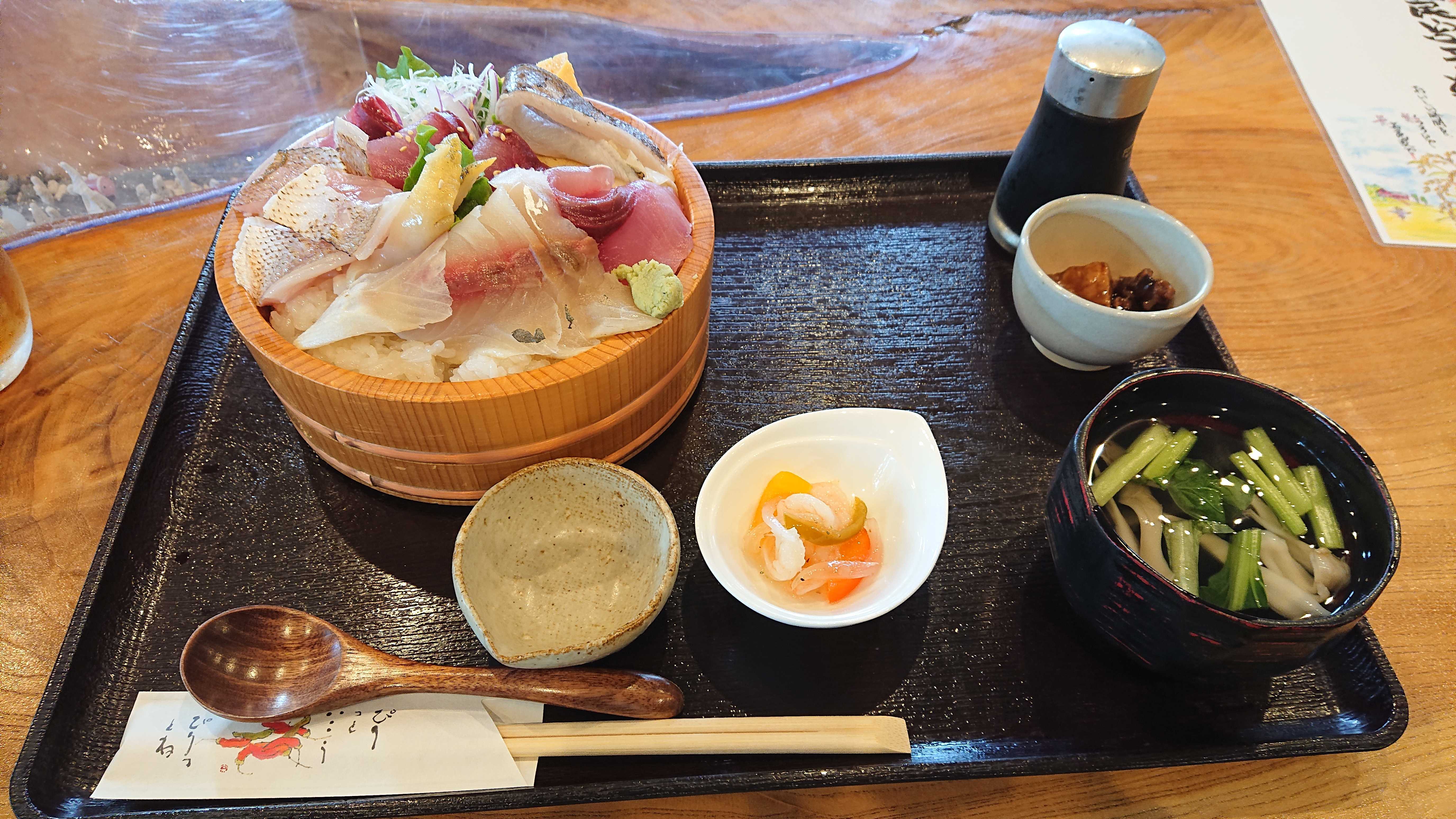 水揚げ丼