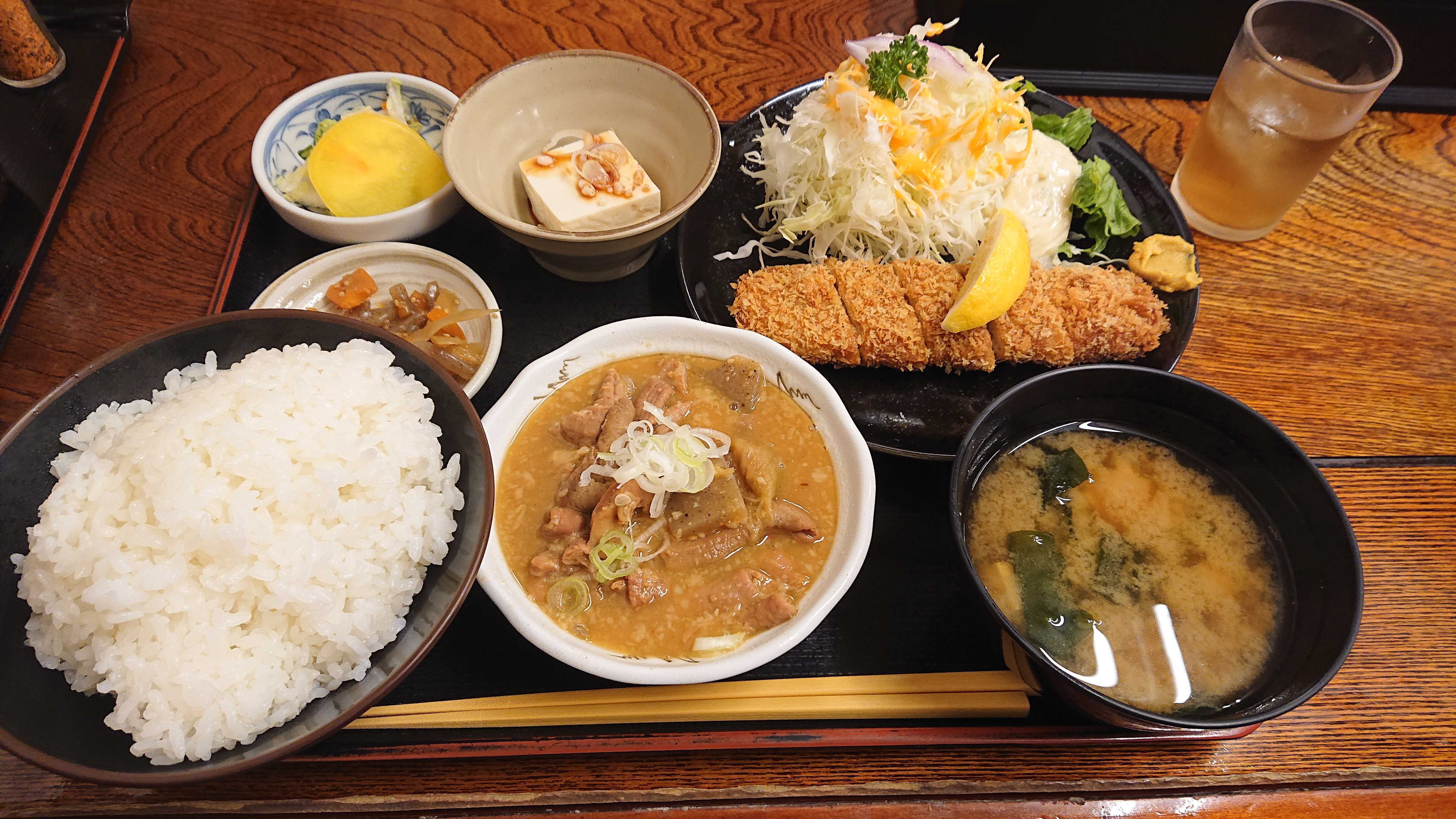 なか定食（マグロカツ）