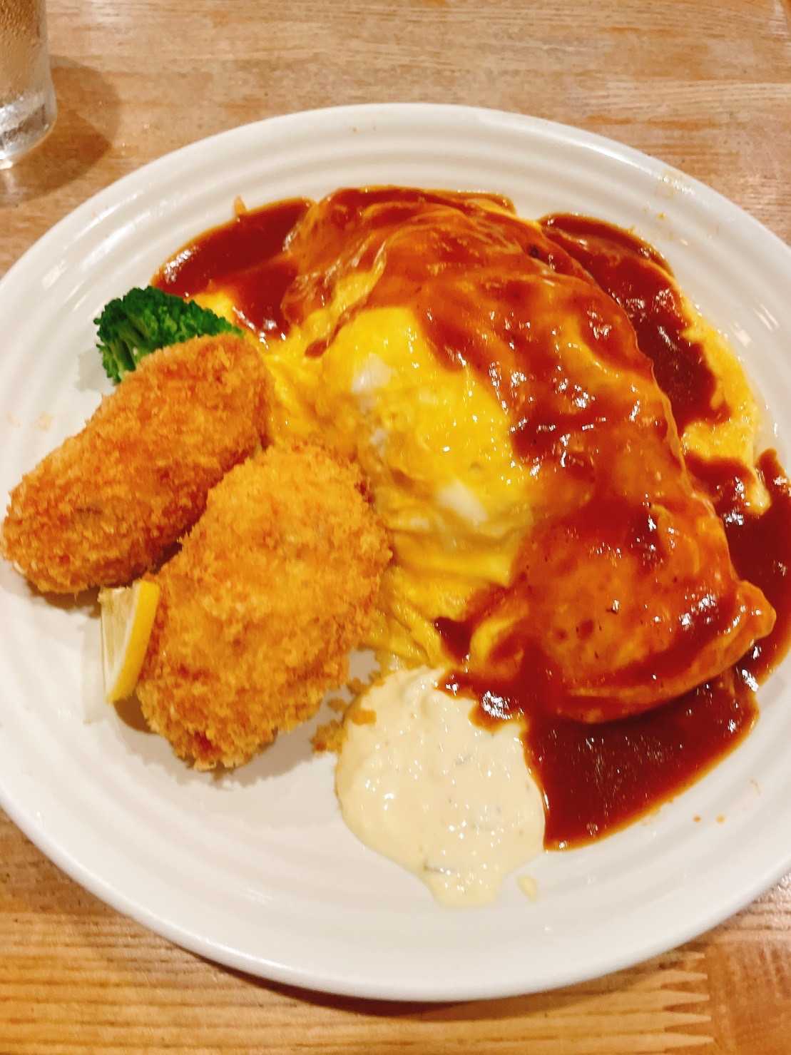 カニクリームコロッケとオムライス