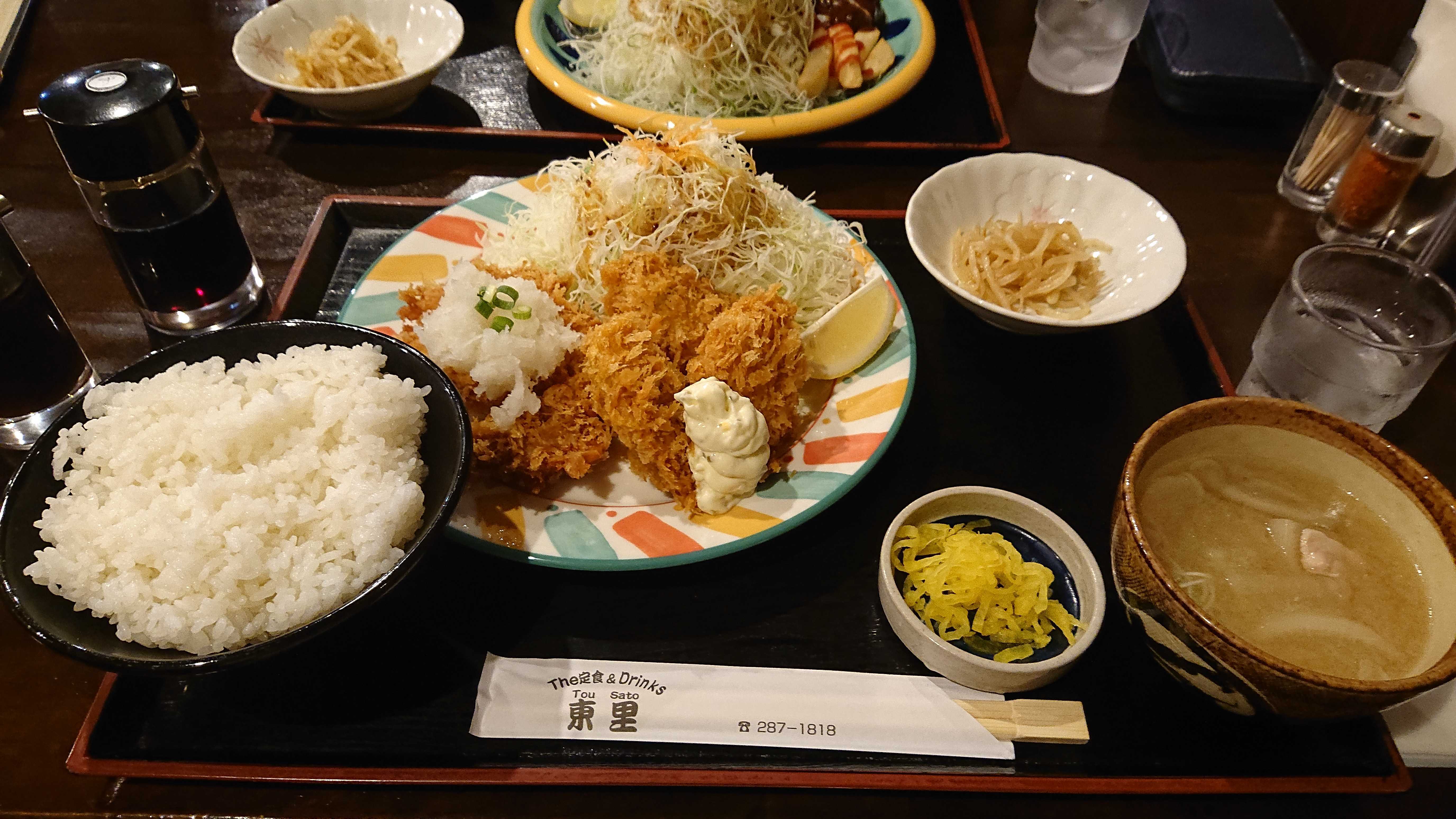 カキフライとチキンおろしフライの定食