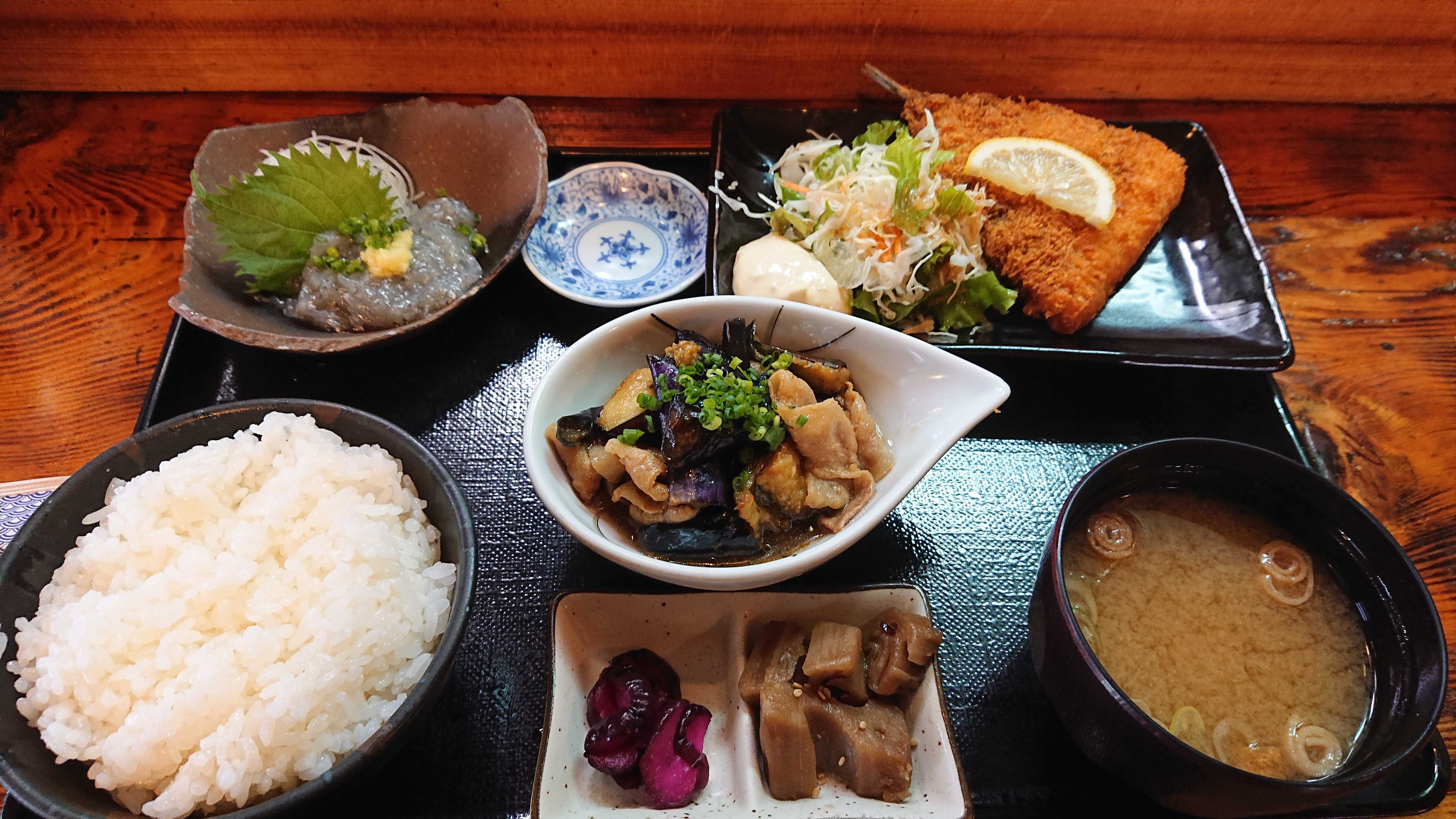 日替わり定食（白魚・アジフライ・茄子と豚肉の煮物）